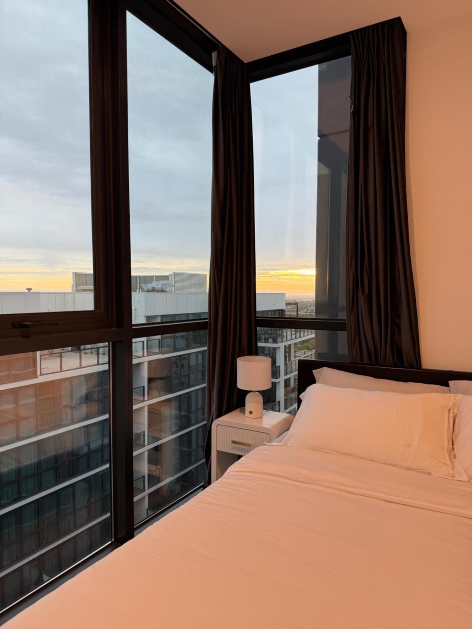 Urban Luxe Escape - Pool, Gym & Sauna - Views Apartment