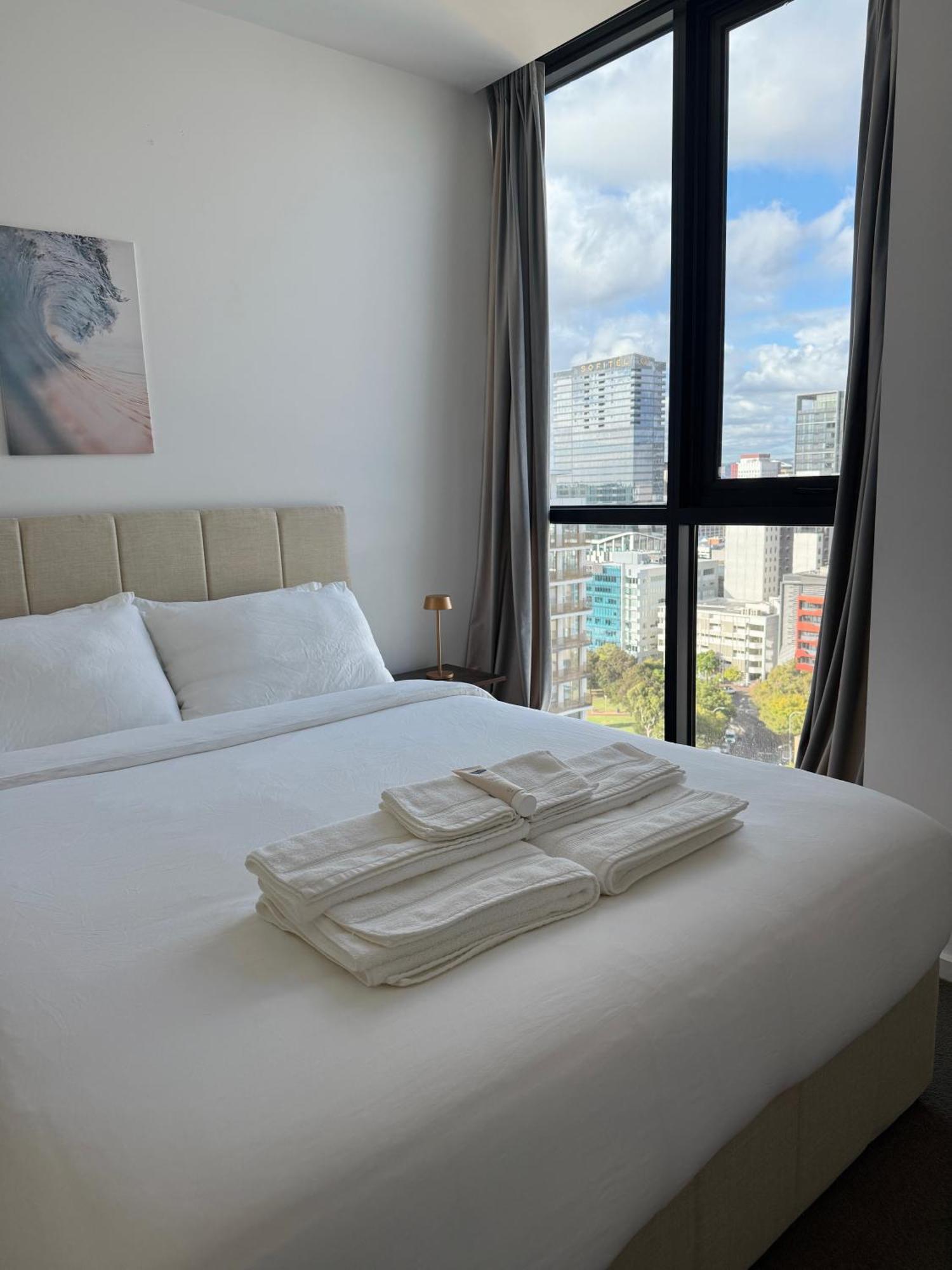 Apartment Urban Luxe Escape - Pool, Gym & Sauna - Views