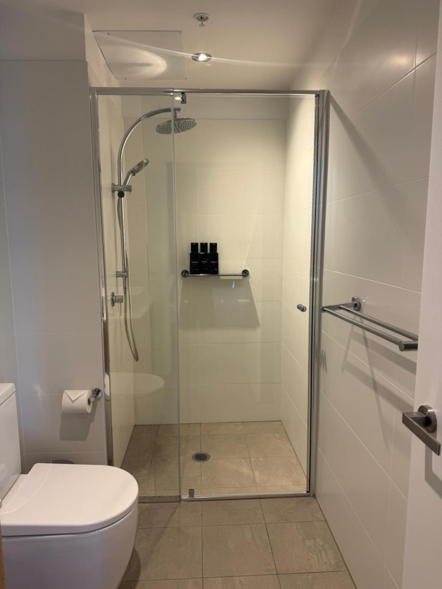 Urban Luxe Escape - Pool, Gym & Sauna - Views *