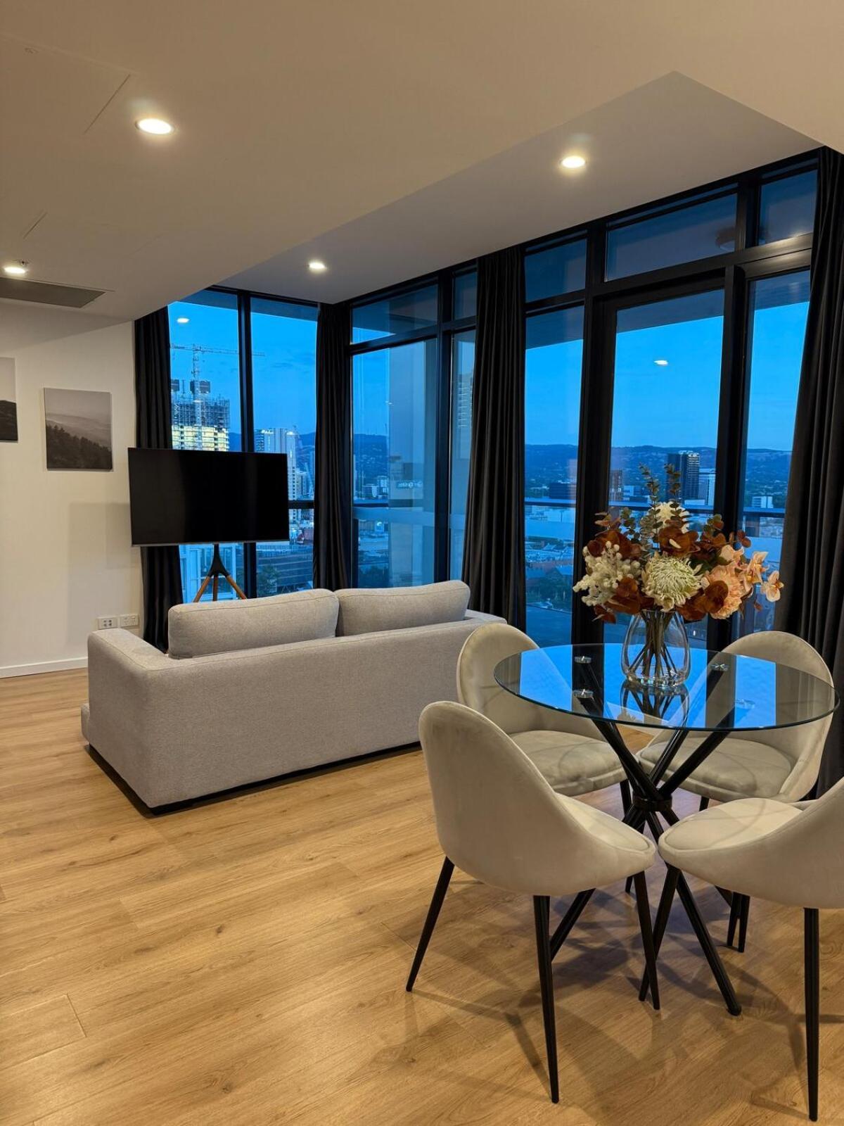 Urban Luxe Escape - Pool, Gym & Sauna - Views * Adelaide