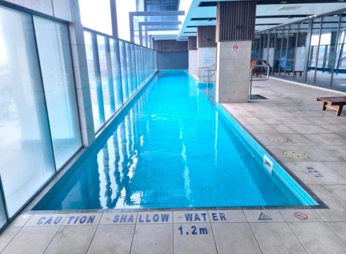 Urban Luxe Escape - Pool, Gym & Sauna - Views Apartment