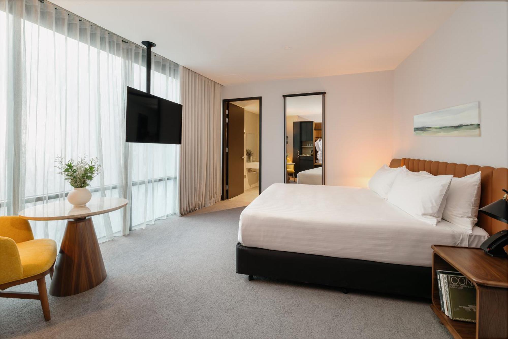 Crowne Plaza Mawson Lakes By Ihg Hotel 4*