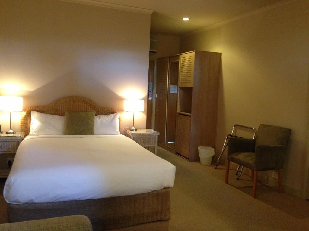 Hotel Quality Tiffins On The Park Adelaide