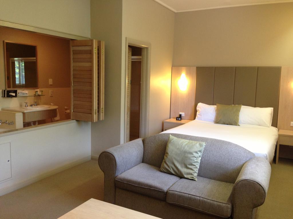 Hotel Quality Tiffins On The Park Adelaide