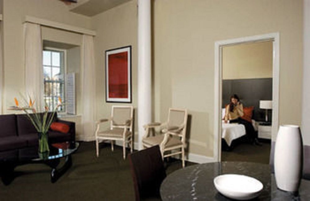 Aparthotel Adina Treasury 4*
