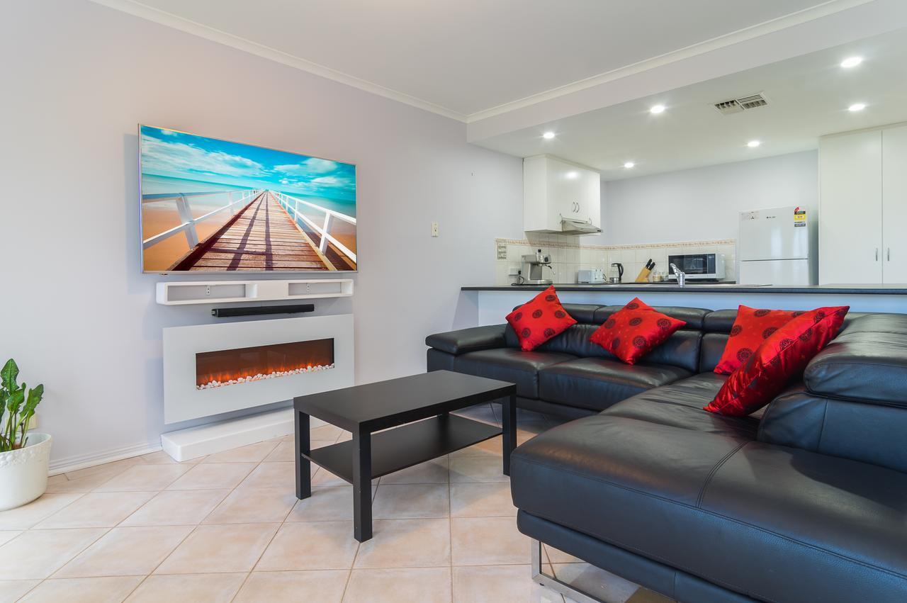 Port Harbourside House * Adelaide