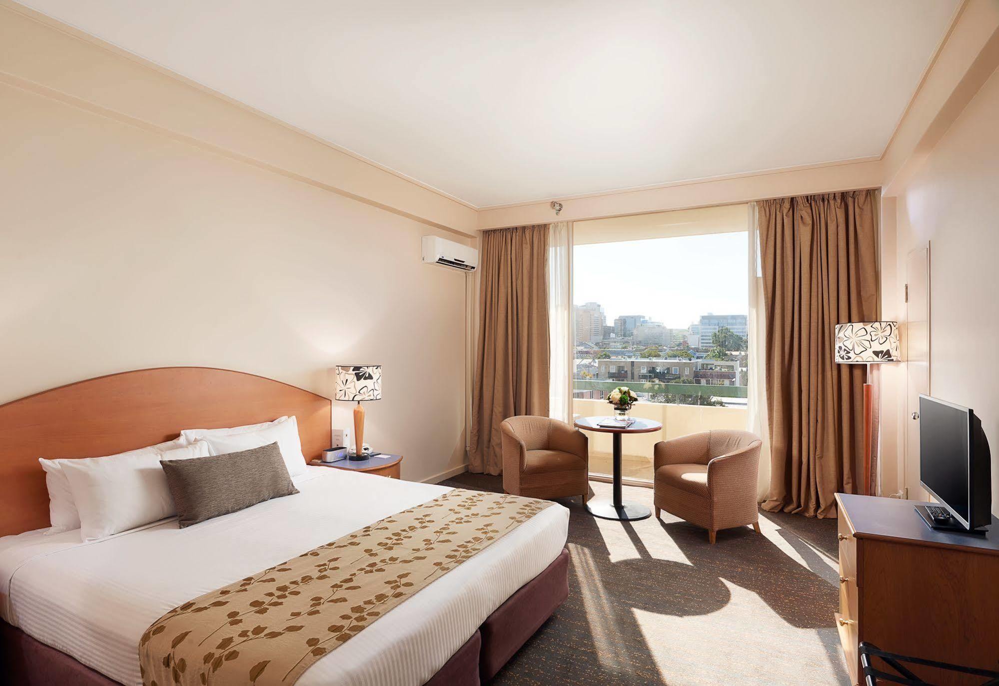 Hotel Chifley On South Terrace