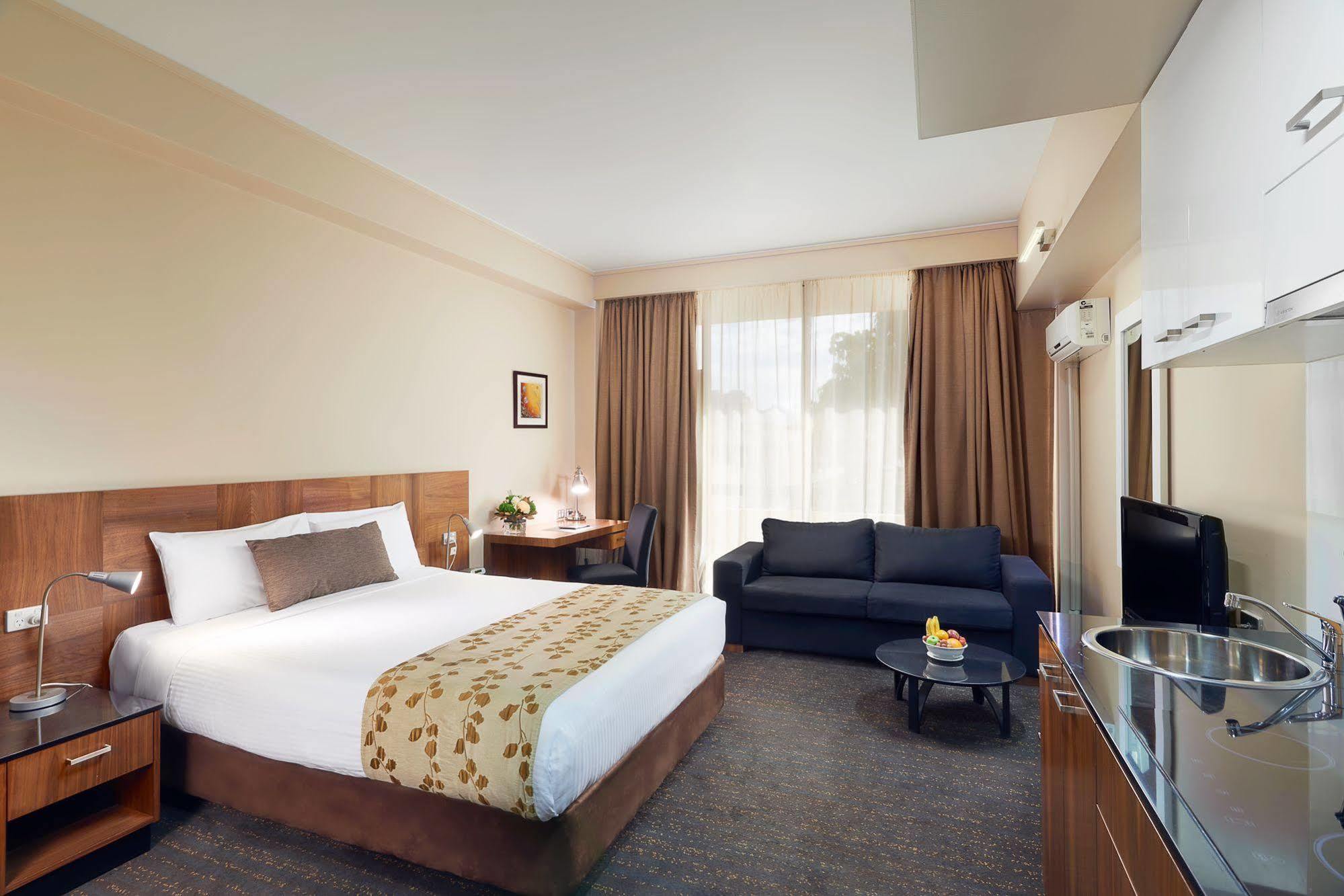 Hotel Chifley On South Terrace 3*