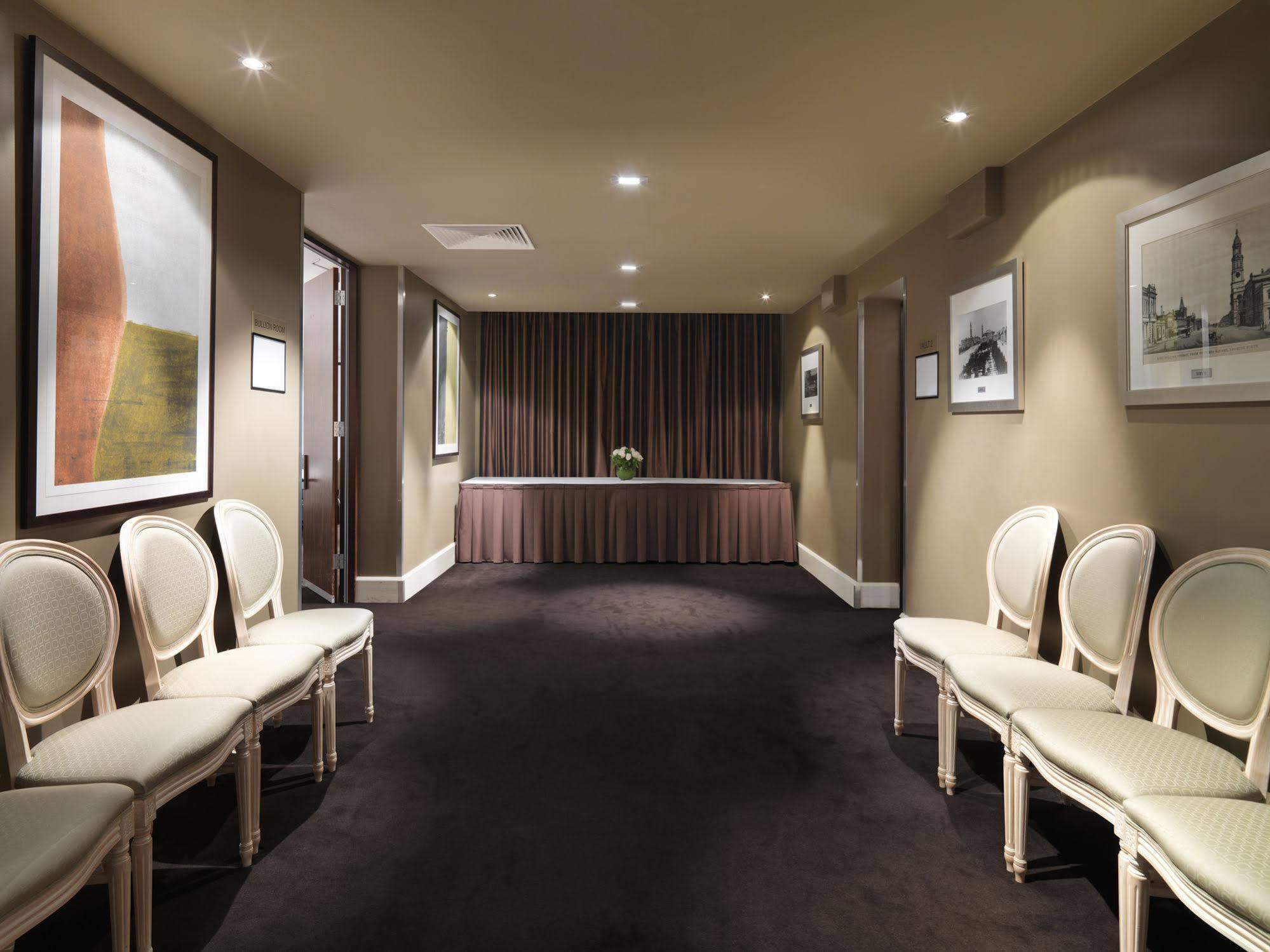 Adina Treasury Aparthotel