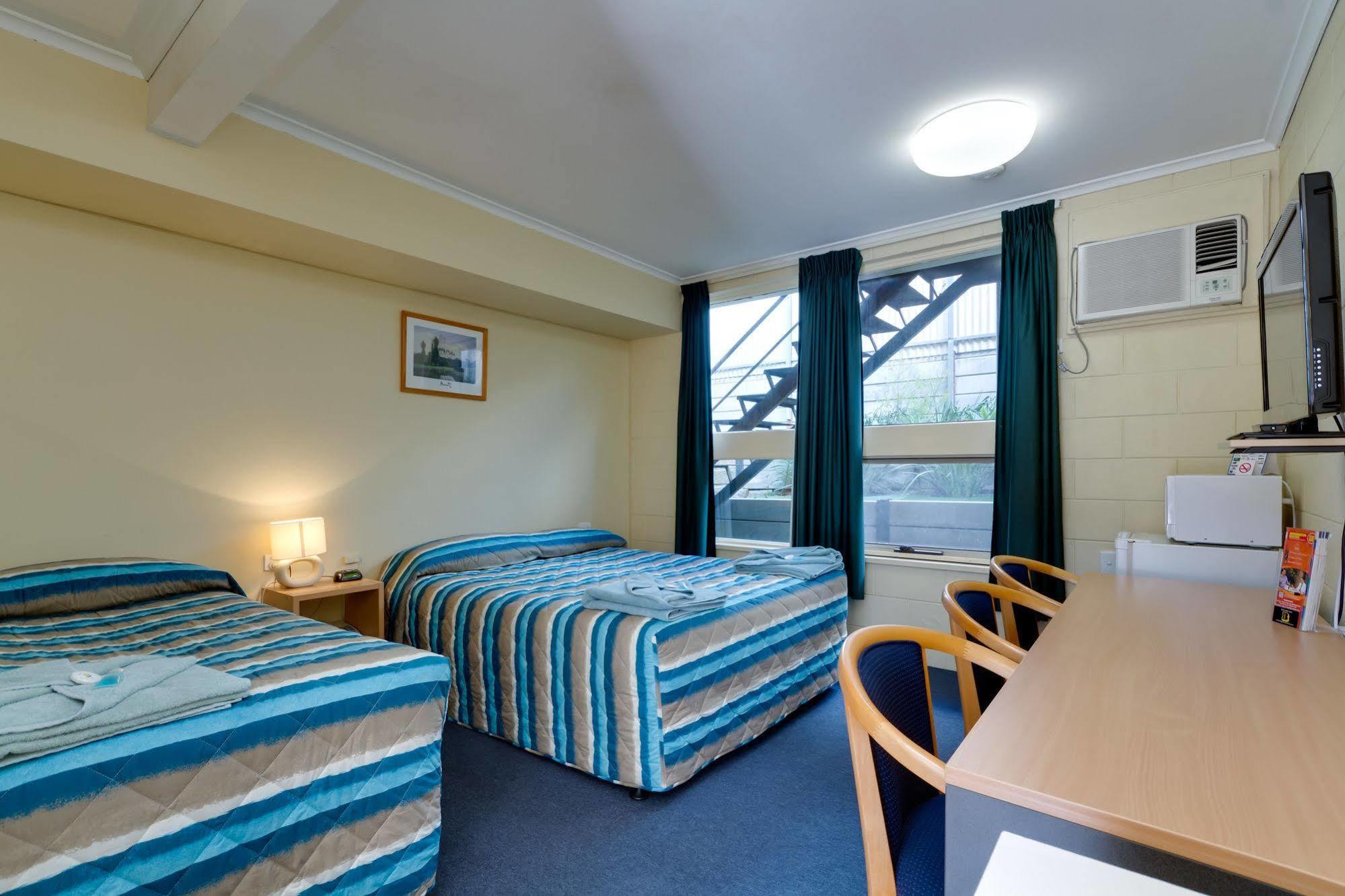 Enfield Motel 3*