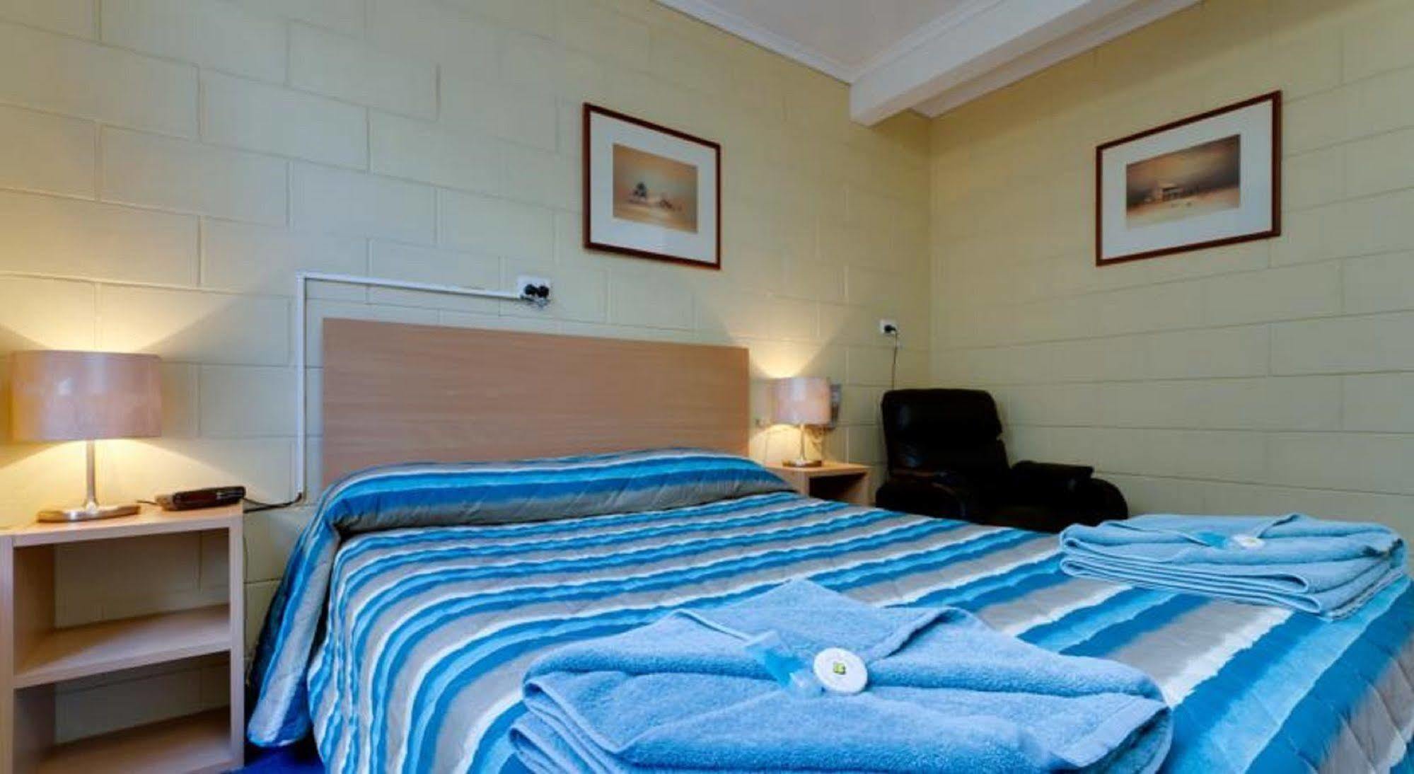Enfield Motel 3*