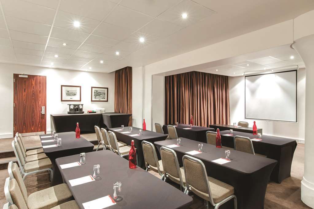 Adina Treasury Aparthotel 4*