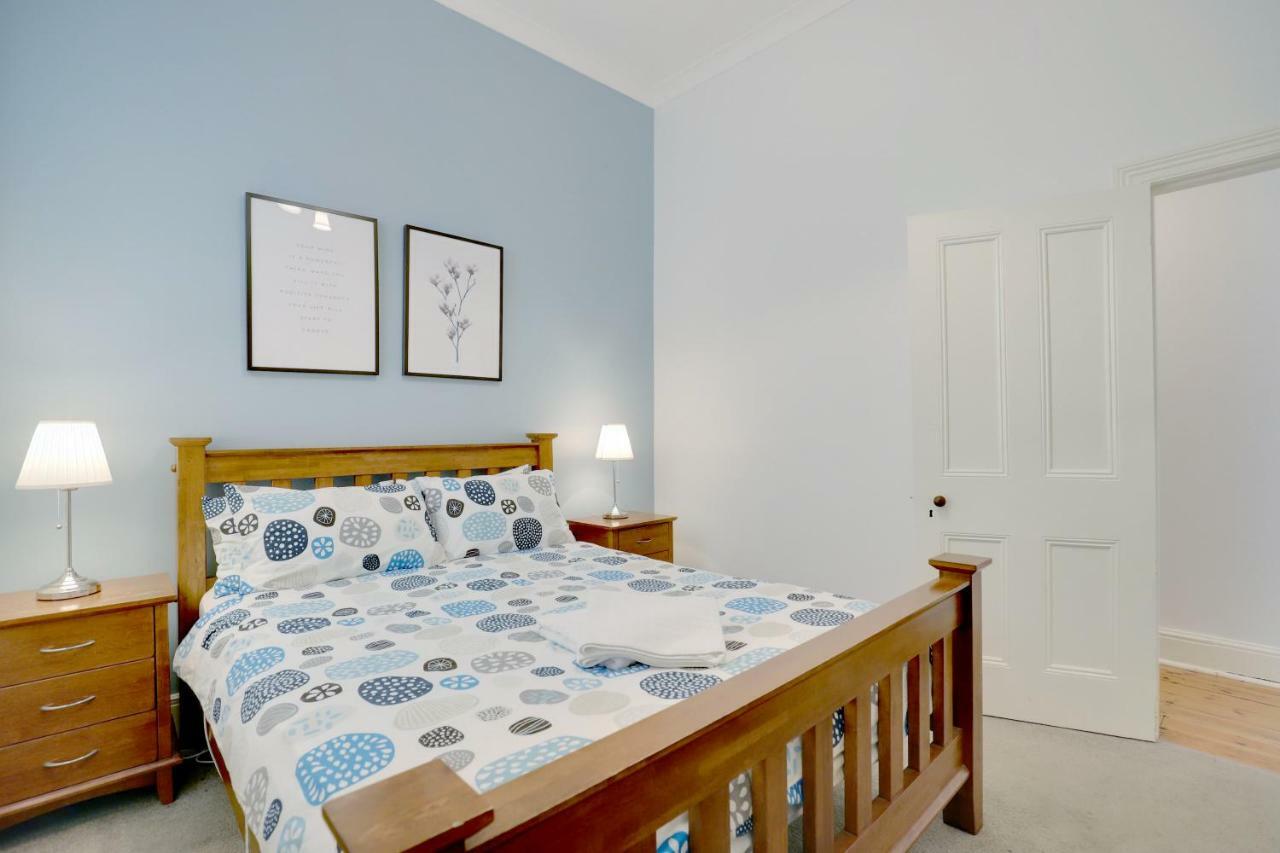 Apartment Bath Street *