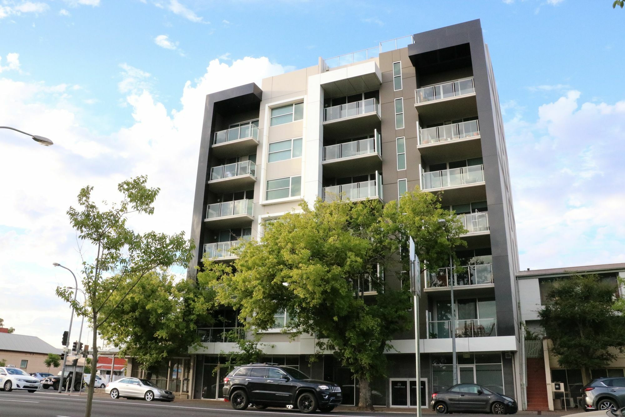 Apartment Fringe Boutique Parkland 2 Bdr *