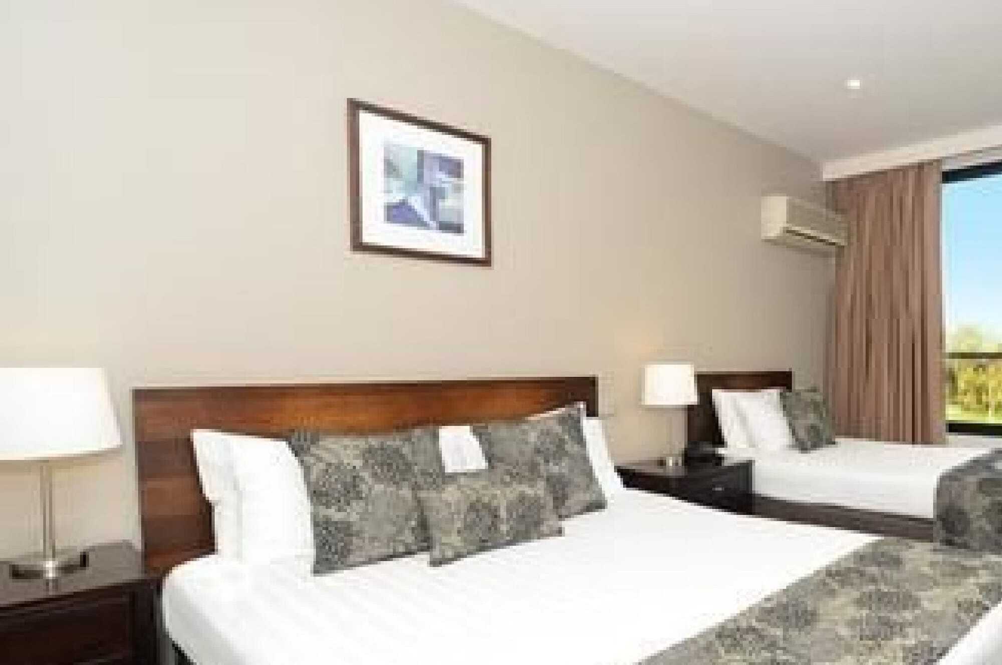Hotel Rydges South Park 4*